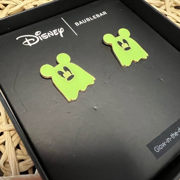 DISNEY X BAUBLEBAR • GLOW IN THE DARK • GHOST STUD EARRINGS - Picture 5 of 6
